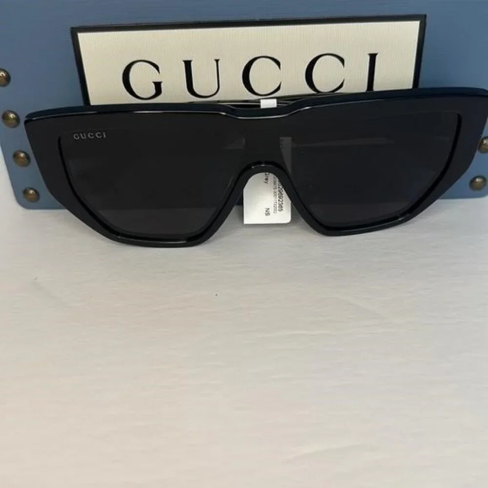 New Authentic- GUCCI Grey Shield Unisex Sunglasses\nGG0997S 002